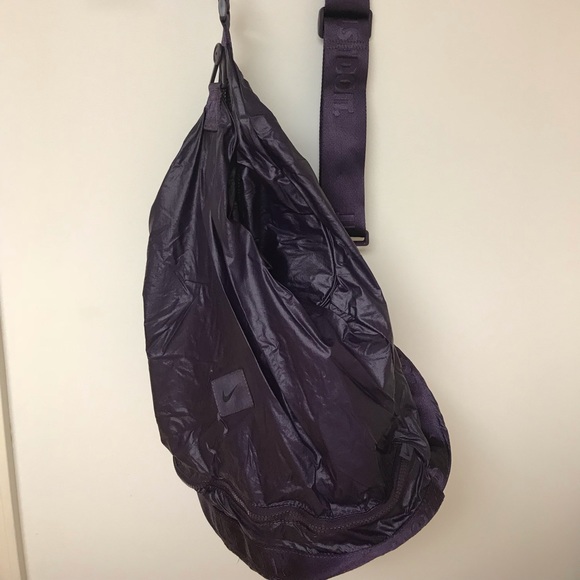 over the shoulder gym bag